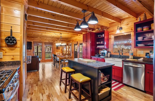 Lake Lure Cabin | Holiday Cabin - Mr Lake Lure Vacation Rentals - Dog Friendly - Fire Pit