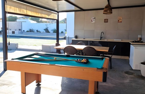 Chiclana de la Frontera House | Holiday Home 'Virago, Paz Y Relax' with Private Pool, Wi-Fi and Air Conditioning