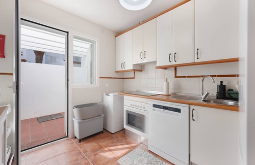 Campano House | Holiday Home 'Novo Sancti Petri' with Sea View, Wi-Fi and Air Conditioning