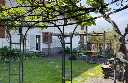 Gambarogno Apartment | Holiday flat "Casa Ritz" with garden