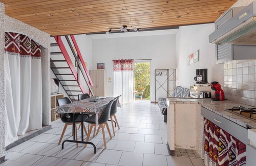 Roquefort-des-Corbieres House | Holiday Home 'La Capelle 4 Persons 876' with Shared Pool, Wi-Fi and Air Conditioning