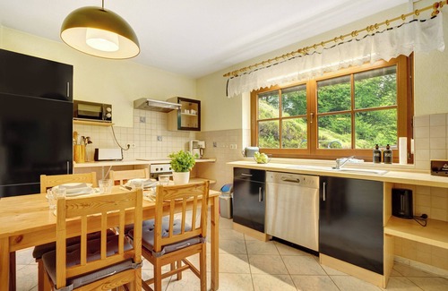 Luckendorf House | Holiday Home 'zum Zaunkönig' with Private Terrace, Private Garden and Wi-Fi