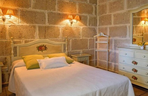 Las Cuevecitas House | Holiday home in Malpais de Candelaria with a garden