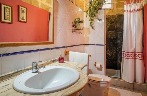 Las Cuevecitas House | Holiday home in Malpais de Candelaria with a garden
