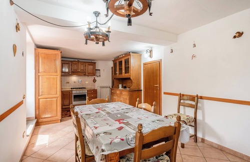 San Marcello Piteglio House | Holiday Home 'Africo Con Vista' with Mountain View, Private Garden and Balcony