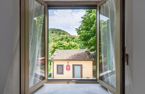San Marcello Piteglio House | Holiday Home 'Casa Prataccio' with Mountain View and Balcony