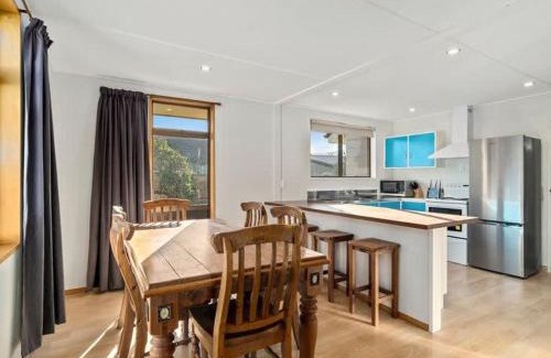 Lowburn House | Holiday Heaven - Cromwell