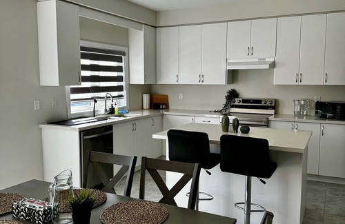 Stayner House | Holiday Hideout in Stayner