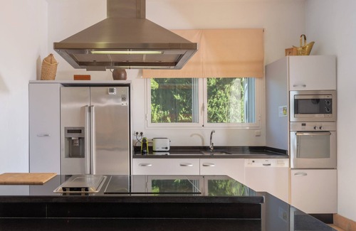 Benalup-Casas Vieja House | Holiday Home 'Iris' with Private Pool, Wi-Fi and Air Conditioning