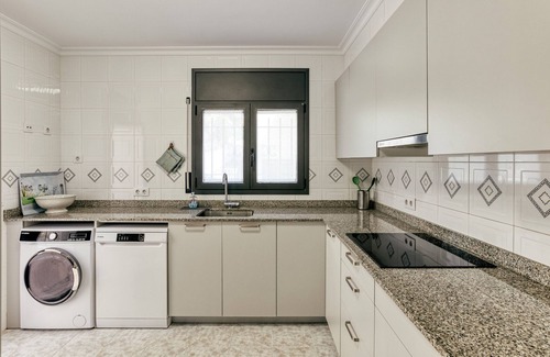 L'Estartit House | Holiday Home 'Casa Con Vistas A Las Illes Medes' with Sea View, Wi-Fi and Air Conditioning