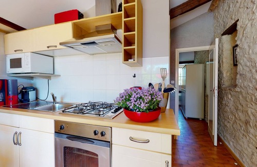 Sainte-Foy-de-Longas House | Holiday Home 'Le Forgeron' with Private Garden and Wi-Fi