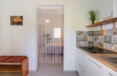 San Cesario di Lecce Apartment | Holiday Home 'Levante' with Shared Terrace, Wi-Fi and Air Conditioning