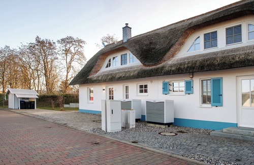 Stove House | Holiday Home 'Mühlenperle' with Private Terrace, Private Garden and Wi-Fi