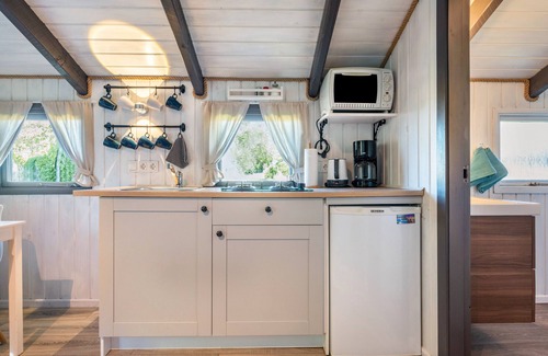 Emmelsbuell-Horsbuell House | Holiday Home 'Achtern Diek' with Shared Terrace, Shared Garden and Wi-Fi