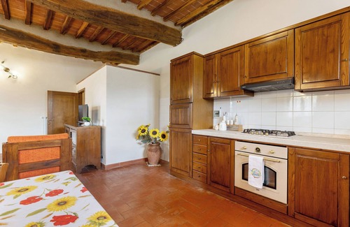 San Macario In Monte House | Holiday Home 'Casa Con Terrazza Nella Vigna' with Shared Pool and Shared Garden