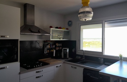Frontignan House | Holiday home 3 minutes' walk from the beach.