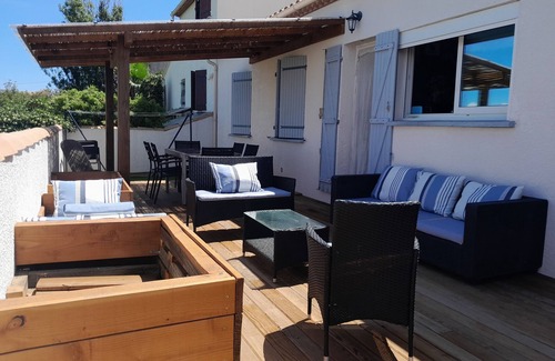 Frontignan House | Holiday home 3 minutes' walk from the beach.
