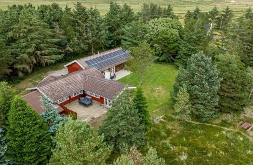 Brovst House | Holiday Home Aisling - 700m from the sea by Interhome