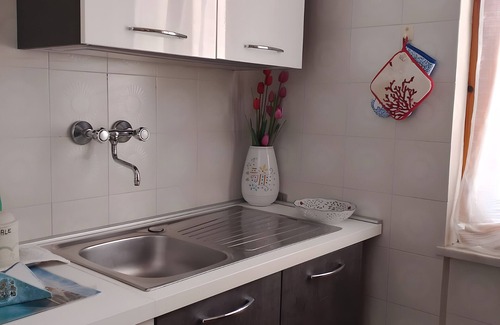Lu Bagnu House | Holiday Home 'Al Mare' with Private Garden, Balcony and Air Conditioning
