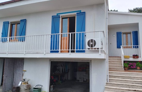 Lu Bagnu House | Holiday Home 'Al Mare' with Private Garden, Balcony and Air Conditioning
