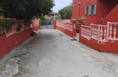 Lu Bagnu House | Holiday Home 'Al Mare' with Private Garden, Balcony and Air Conditioning