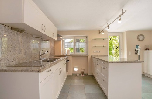Altusried House | Holiday Home 'Allgäuperle Mit Hauskater Moritz' with Private Terrace, Private Garden and Wi-Fi