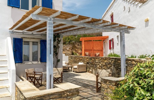 Agios Ioannis House | Holiday Home 'Anemologio 301 Tinos' with Sea View, Wi-Fi and Air Conditioning