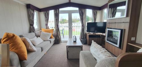St Leonards-On-Sea House | Holiday Home at Combe Haven, St Leonards, Hastings