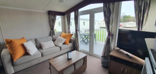 St Leonards-On-Sea House | Holiday Home at Combe Haven, St Leonards, Hastings