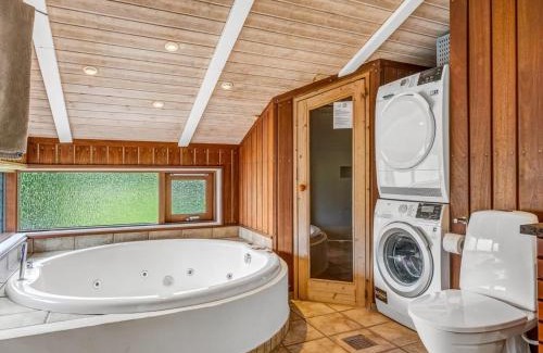 Grønninghoved Strand House | Holiday Home Ayda - 275m from the sea by Interhome