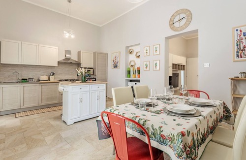 Palermo House | Holiday Home 'Bedda Me Palermo House' with Balcony, Wi-Fi and Air Conditioning