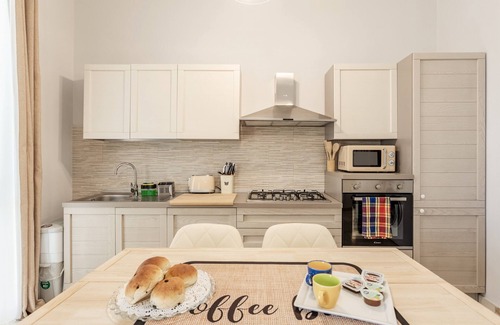 Palermo House | Holiday Home 'Bedda Me Palermo House' with Balcony, Wi-Fi and Air Conditioning