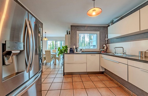 Saint-Pierre House | Holiday Home 'Belle Maison À 800m Plage' with Private Terrace, Private Garden and Wi-Fi