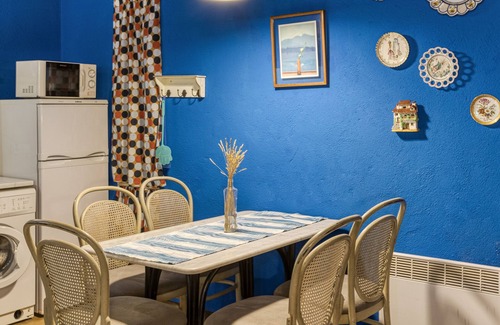 Orriols House | Holiday Home "Blava" with Wi-Fi