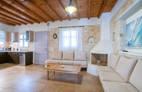 Chrissi Akti House | Holiday Home 'Blue Xenia' with Sea View, Wi-Fi and Air Conditioning