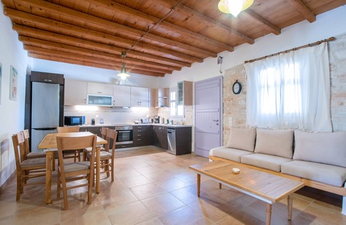 Chrissi Akti House | Holiday Home 'Blue Xenia' with Sea View, Wi-Fi and Air Conditioning