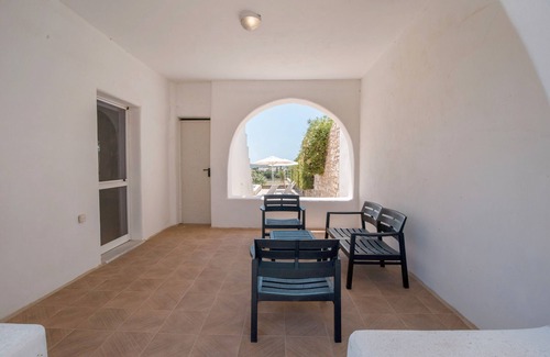 Chrissi Akti House | Holiday Home 'Blue Xenia' with Sea View, Wi-Fi and Air Conditioning