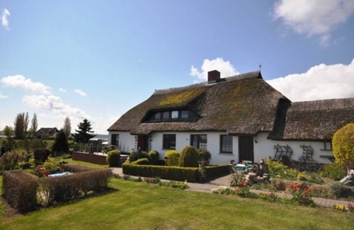 Middelhagen Apartment | Holiday home Bodden 47003 - Thatched cottage 47001