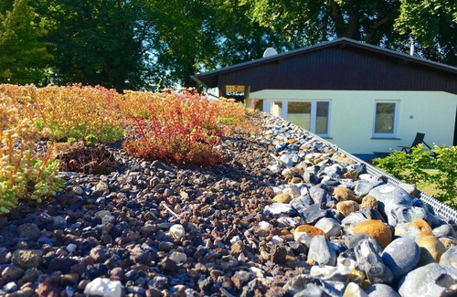 Glowe Apartment | Holiday home Boddenhus - WLAN, 2 bedr., Garden - by the water - holiday house