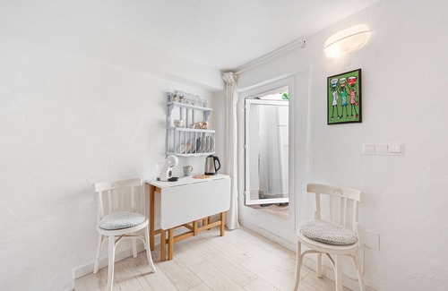 Alcaucin House | Holiday Home 'Bonita Residencia' with Private Terrace