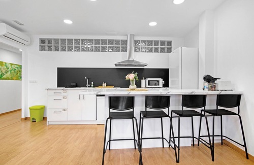 Denia Apartment | Holiday Home 'Ca L'oliera' with Balcony, Wi-Fi and Air Conditioning