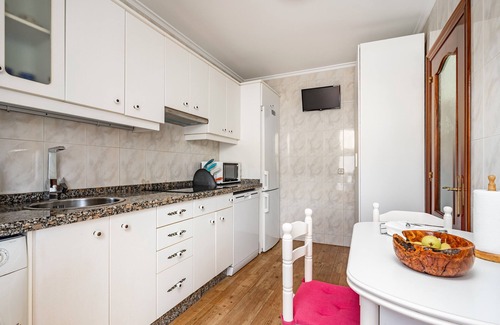 San Juan de la Arena House | Holiday Home 'Camilo' with Mountain Views, Private Terrace and Wi-Fi