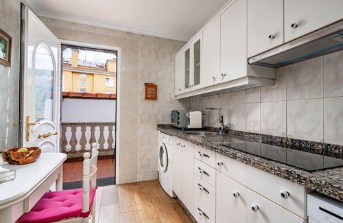San Juan de la Arena House | Holiday Home 'Camilo' with Mountain Views, Private Terrace and Wi-Fi