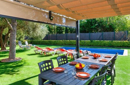 Pals House | Holiday Home Can Magi by Interhome