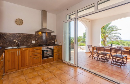 Alayor House | Holiday Home 'Casa De Campo Con Vista Al Mar' with Sea View, Wi-Fi and Air Conditioning