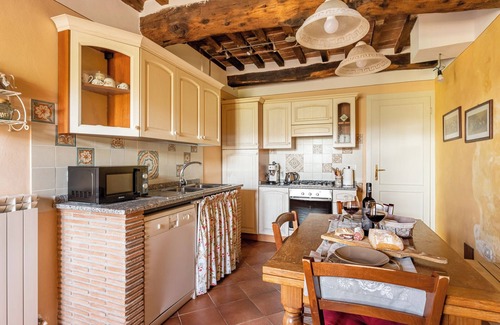 Villabuona House | Holiday Home 'Casa Di Laino' with Private Terrace, Wi-Fi and Air Conditioning