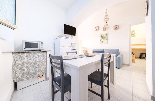 Canneto House | Holiday Home 'Casa di Nonna Anna' near the Beach with Sea View