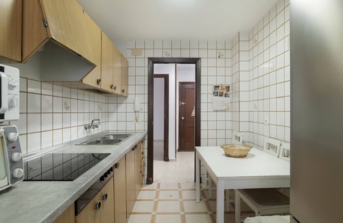 Barbate House | Holiday Home 'Casa En El Centro De Barbate' with Private Terrace, Wi-Fi and Air Conditioning