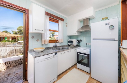 Cala Figuera House | Holiday Home 'Casa Can Pinyol' with Private Terrace, Wi-Fi and Air Conditioning