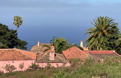 Villa de Mazo House | Holiday Home "Casa Monterrey Tres" with Mountain View, Private Terrace & Wi-Fi